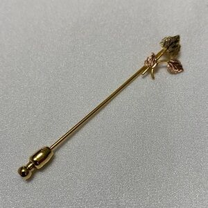 Vintage Black Hills Gold 10K Leaf Stick pin Weighs 1.7g